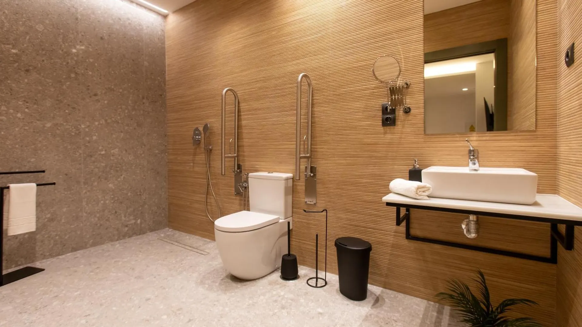 Boutique Rooms Playa Burriana Nerja