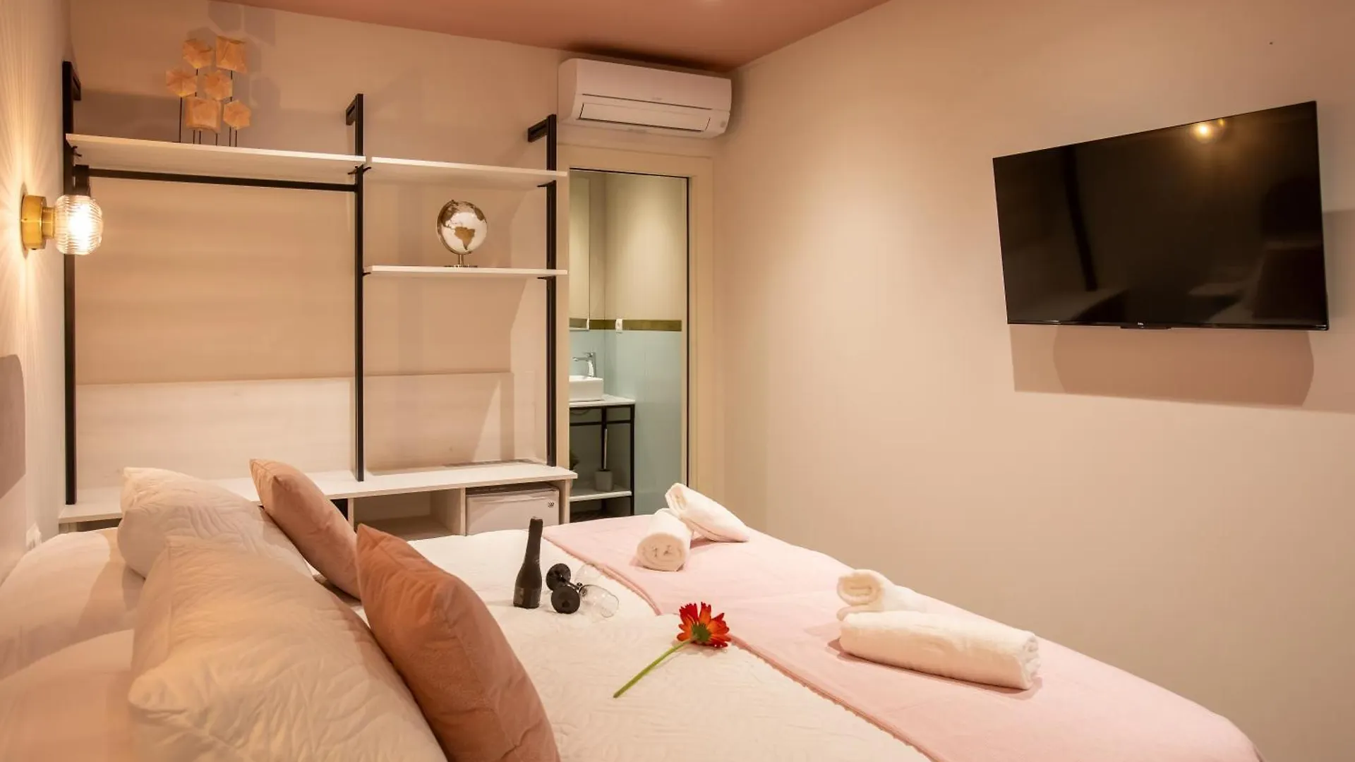 Boutique Rooms Playa Burriana Nerja