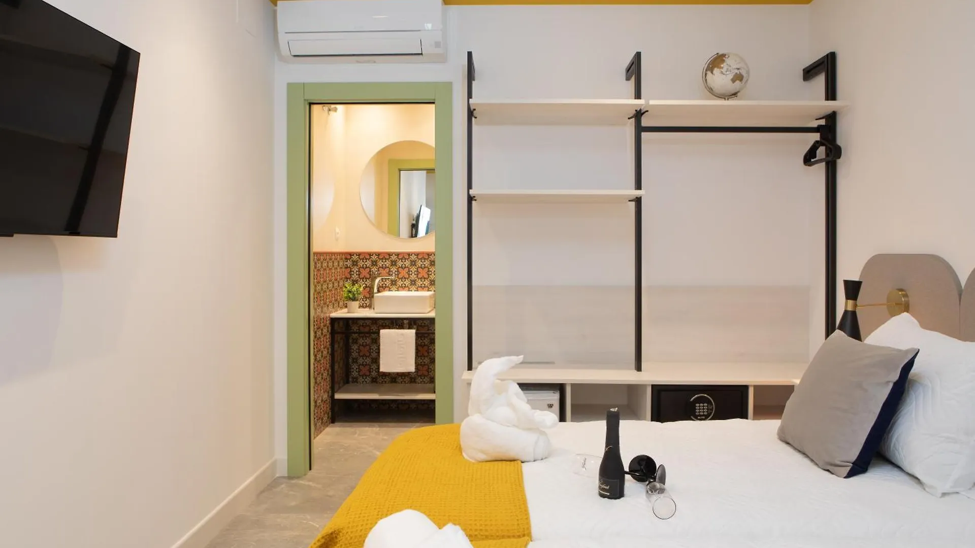 Boutique Rooms Playa Burriana Nerja
