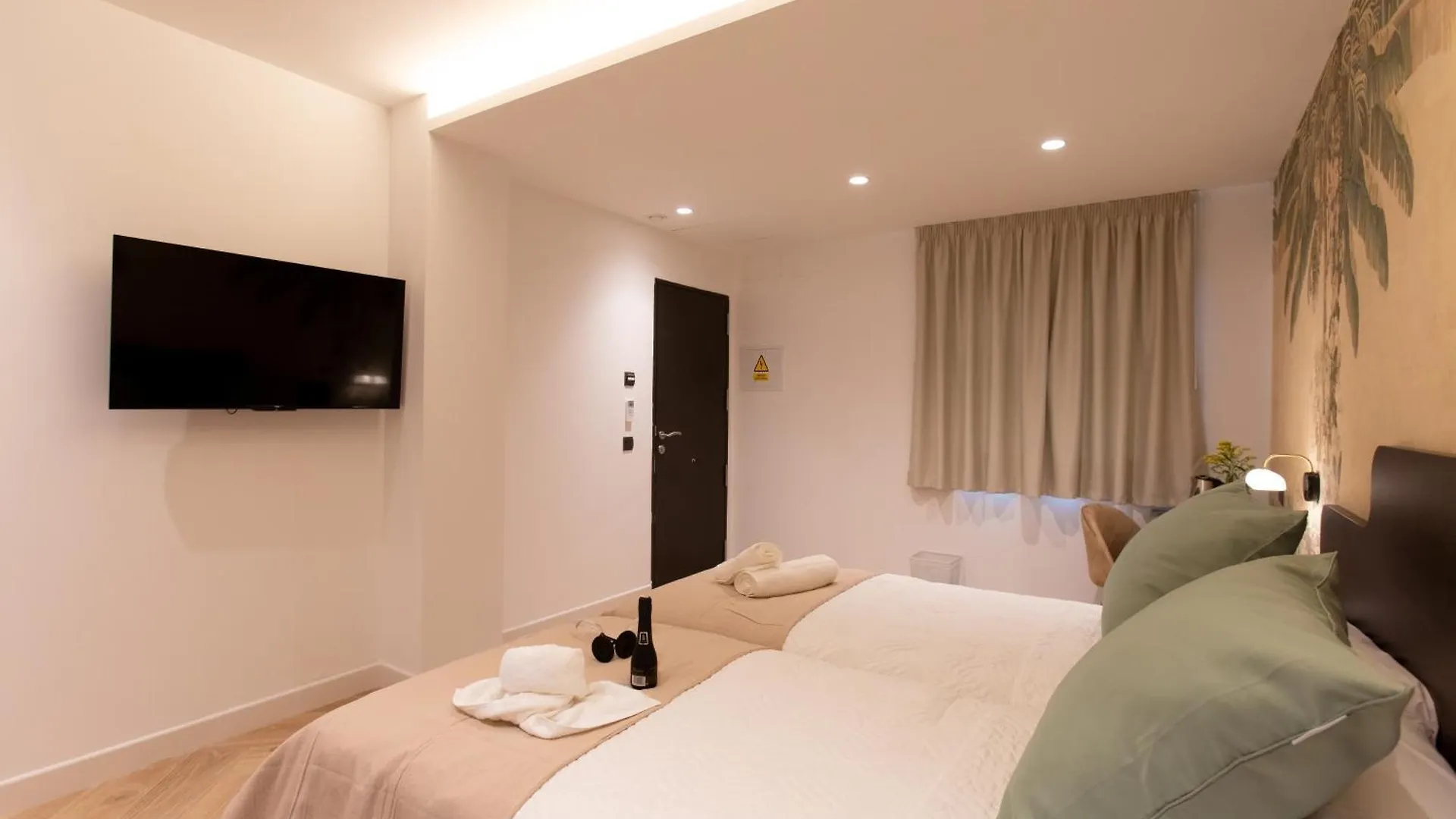 Boutique Rooms Playa Burriana Nerja