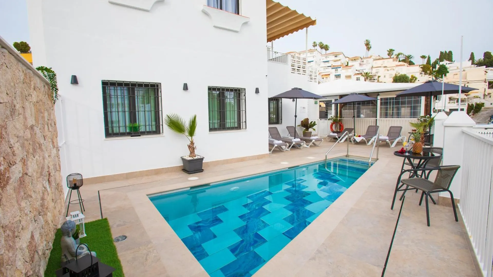 Boutique Rooms Playa Burriana Nerja