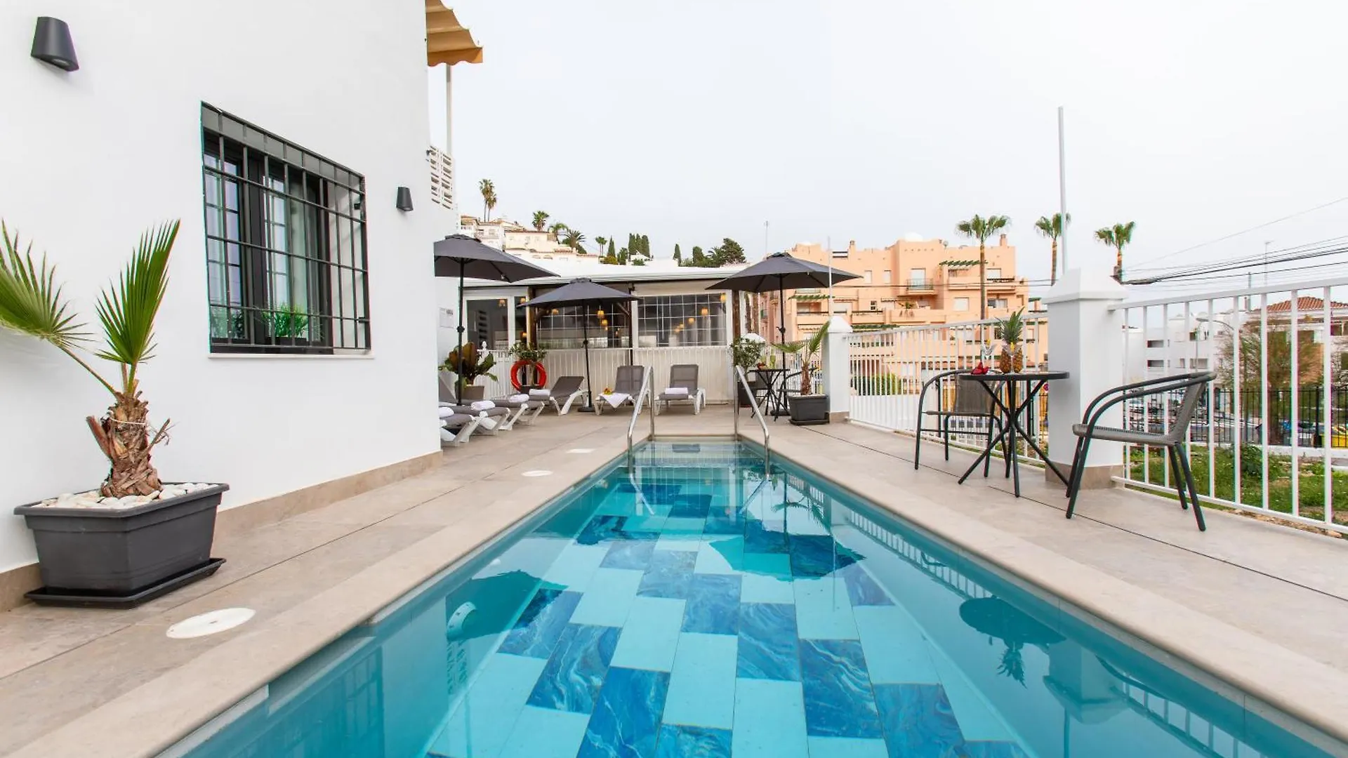 Boutique Rooms Playa Burriana Nerja Πανσιόν
