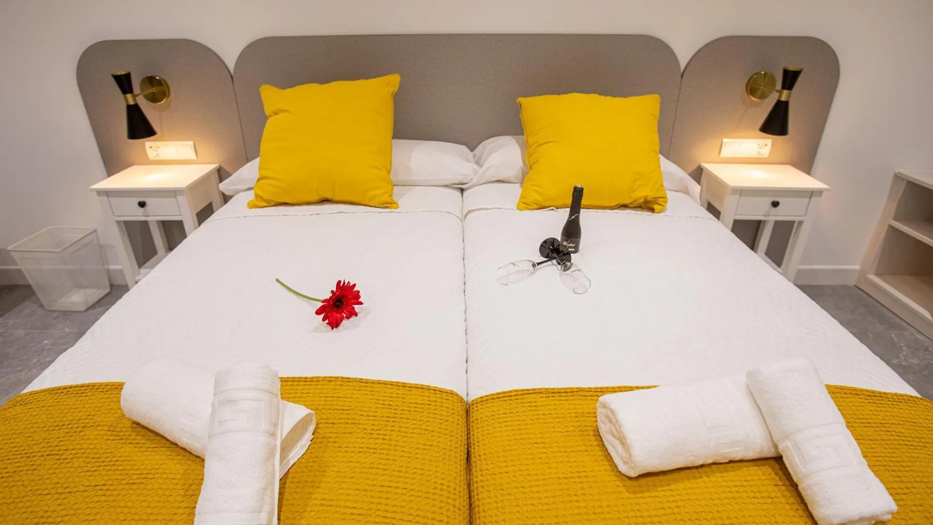 Boutique Rooms Playa Burriana Nerja Affittacamere