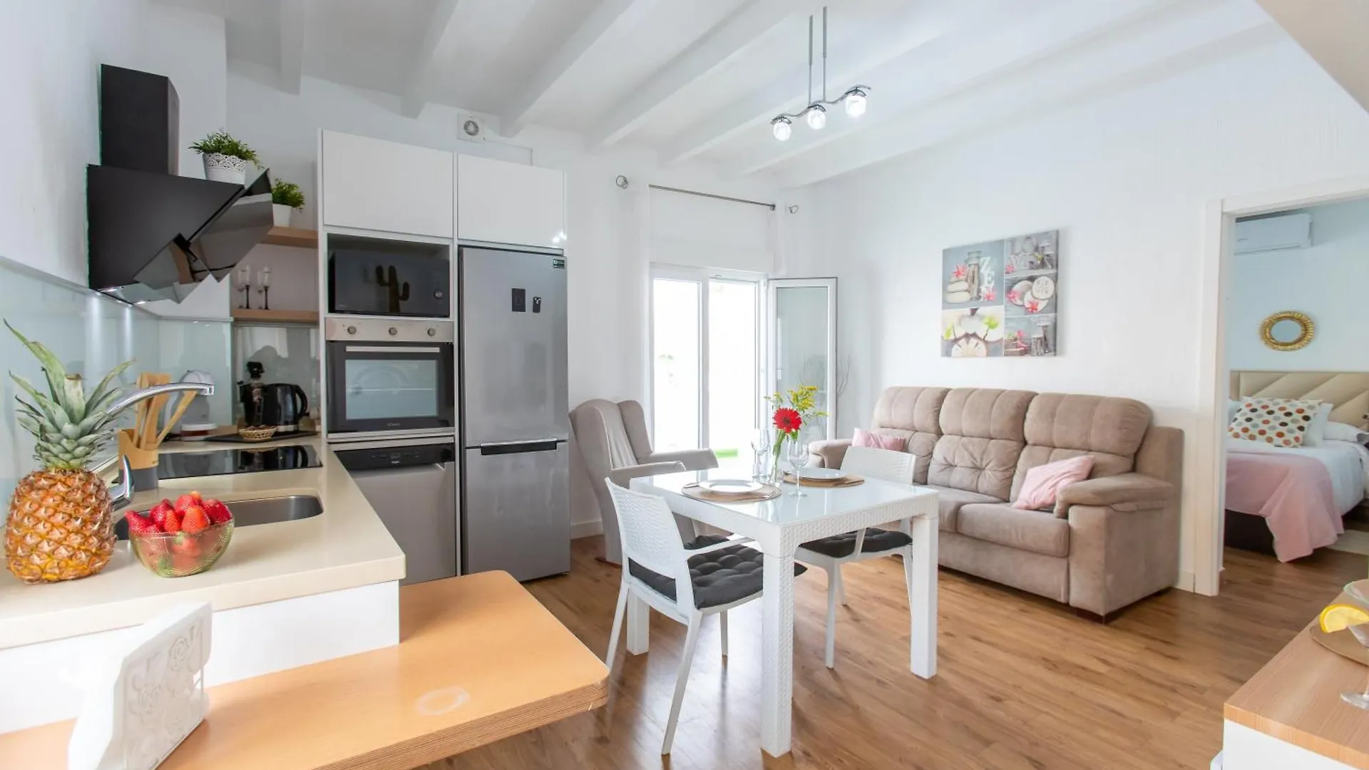 Boutique Rooms Playa Burriana Nerja