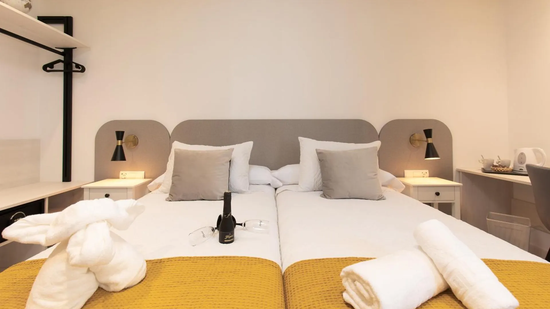 Boutique Rooms Playa Burriana Nerja Affittacamere