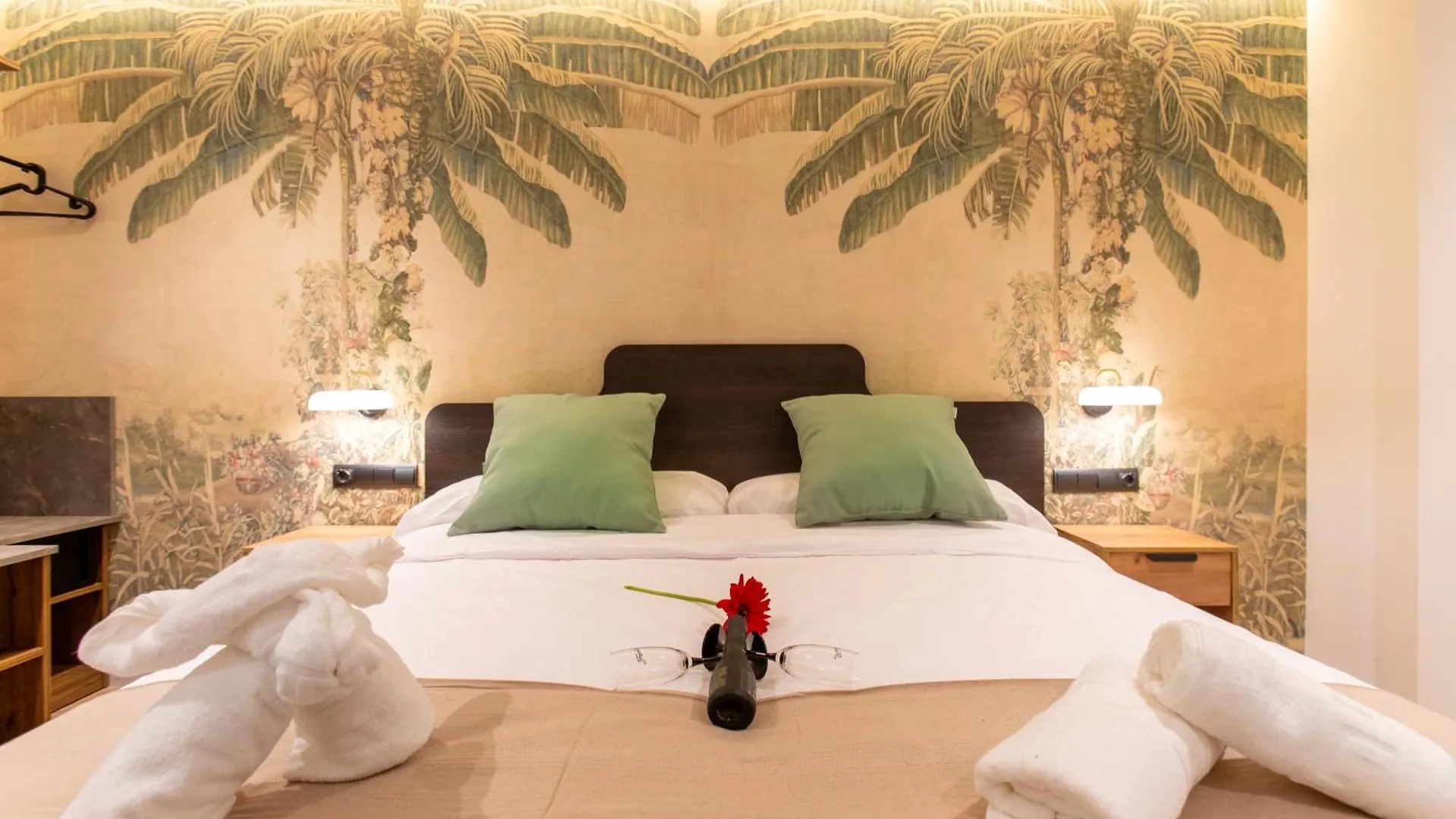 Boutique Rooms Playa Burriana Nerja